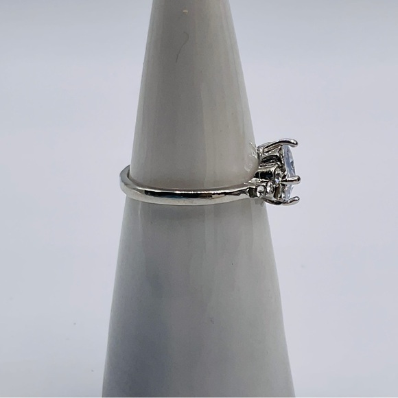 Rhinestone Ring Size 7 Clear Crystal Silver Plated Wedding Jewelry Promise Gift - Picture 5 of 7